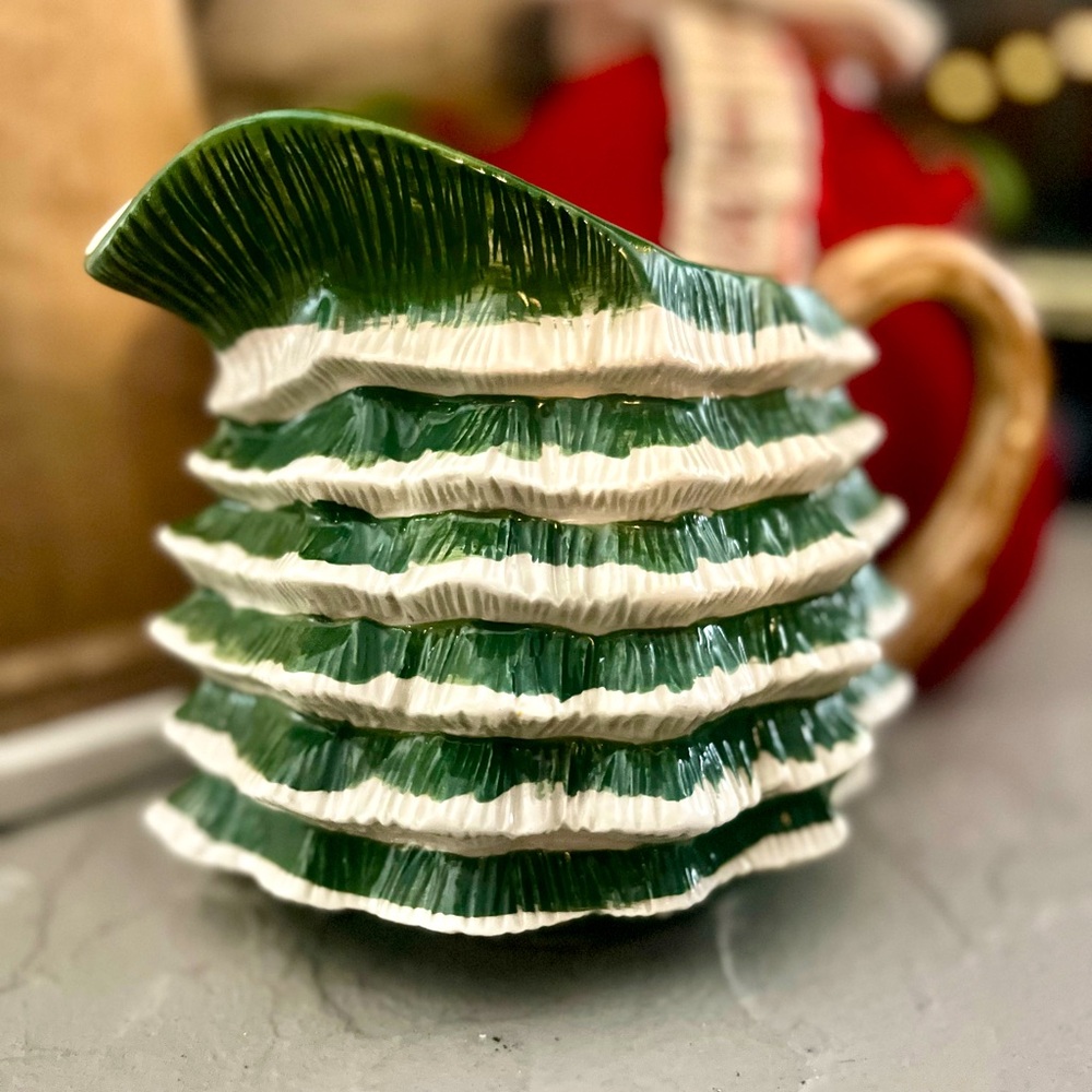 🎄Vintage Holiday pitcher - OCI